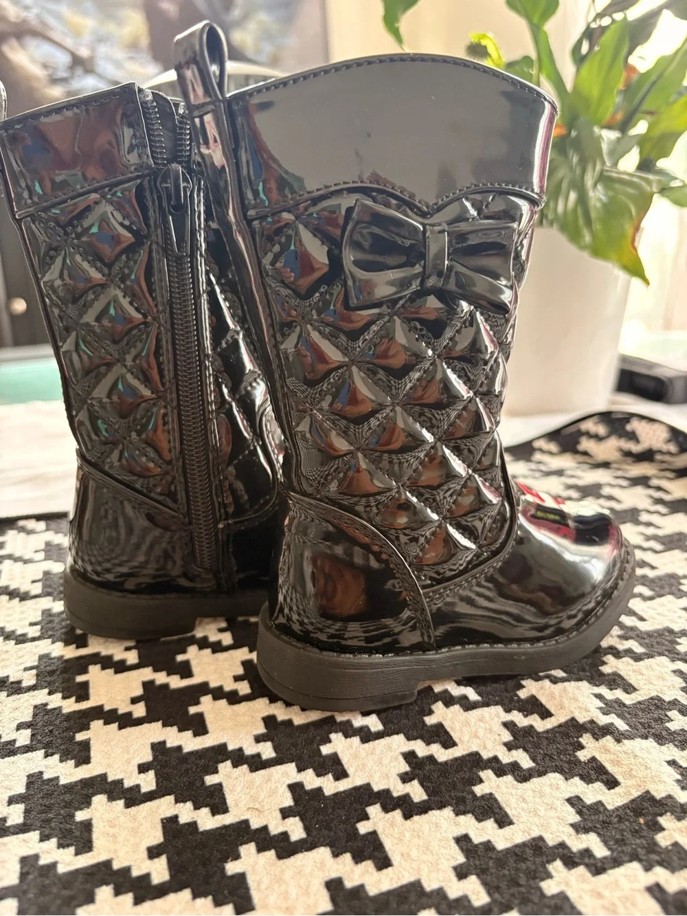 Mini V by Very Toddler Girls Black Patent Quilted Boots